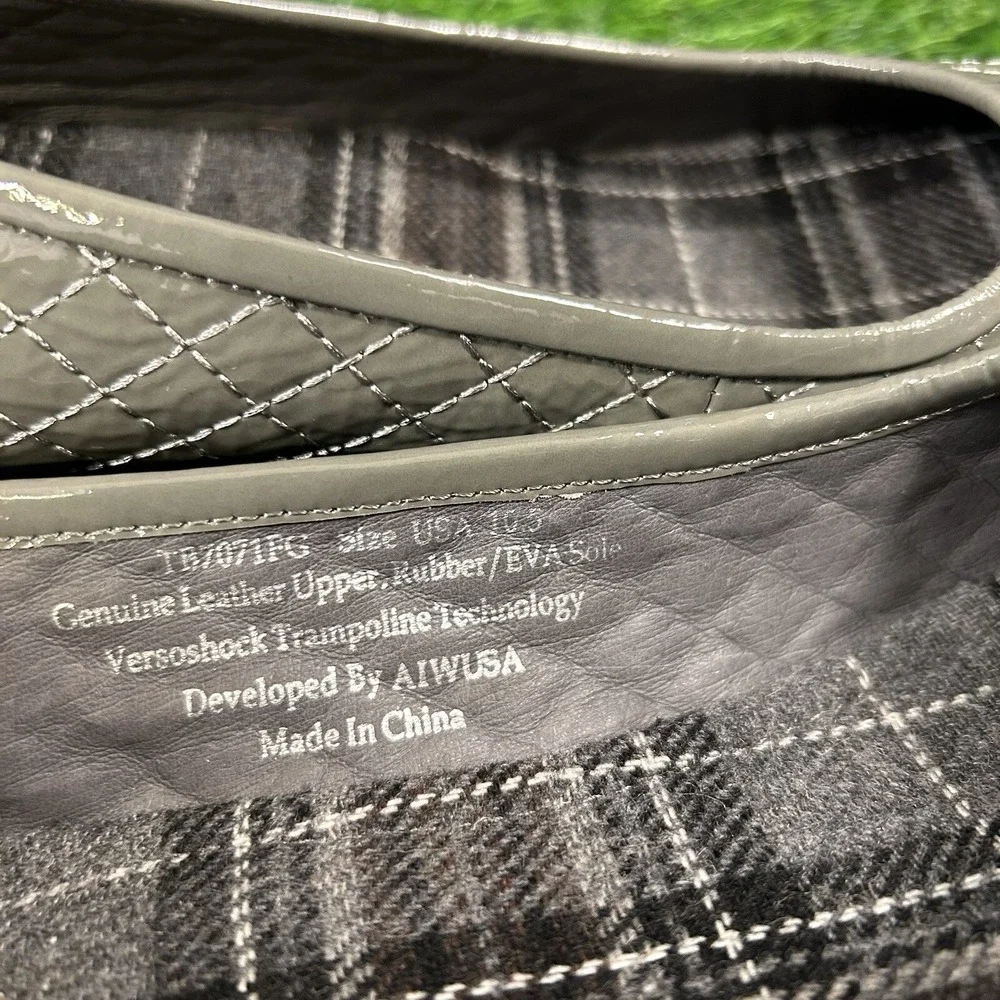 Gravity Defyer VersoShock Flats Womens 10.5 Gray Quilted Patent Leather